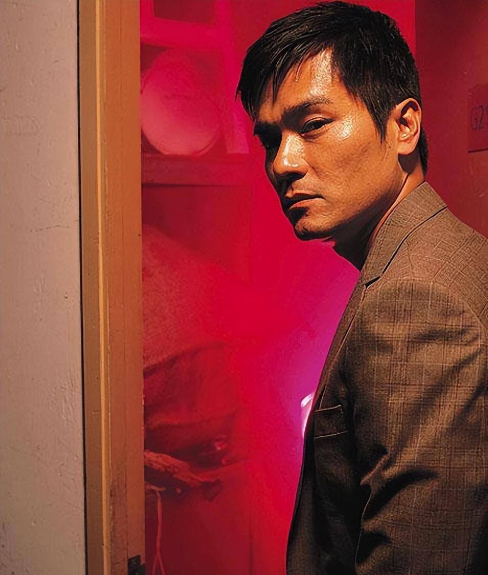 林家栋:为保护小女孩受伤住院,曾被称"万年小弟",55岁仍未婚_夏萍