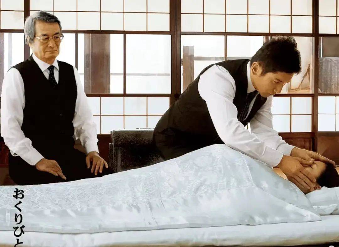 90后殡葬师的日与夜：第一次接触逝者，手套被粘住，我吓坏了-锋巢网
