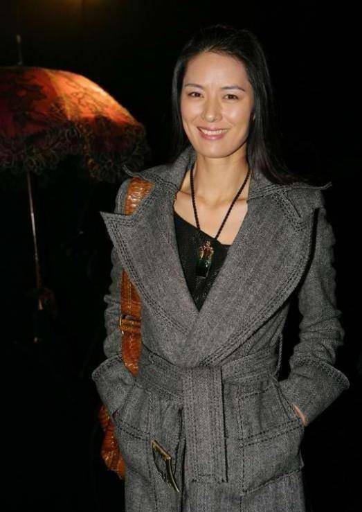 原创嫁名导遭出轨情断朗昆后跑到山里种蘑菇马艳丽成10亿富婆