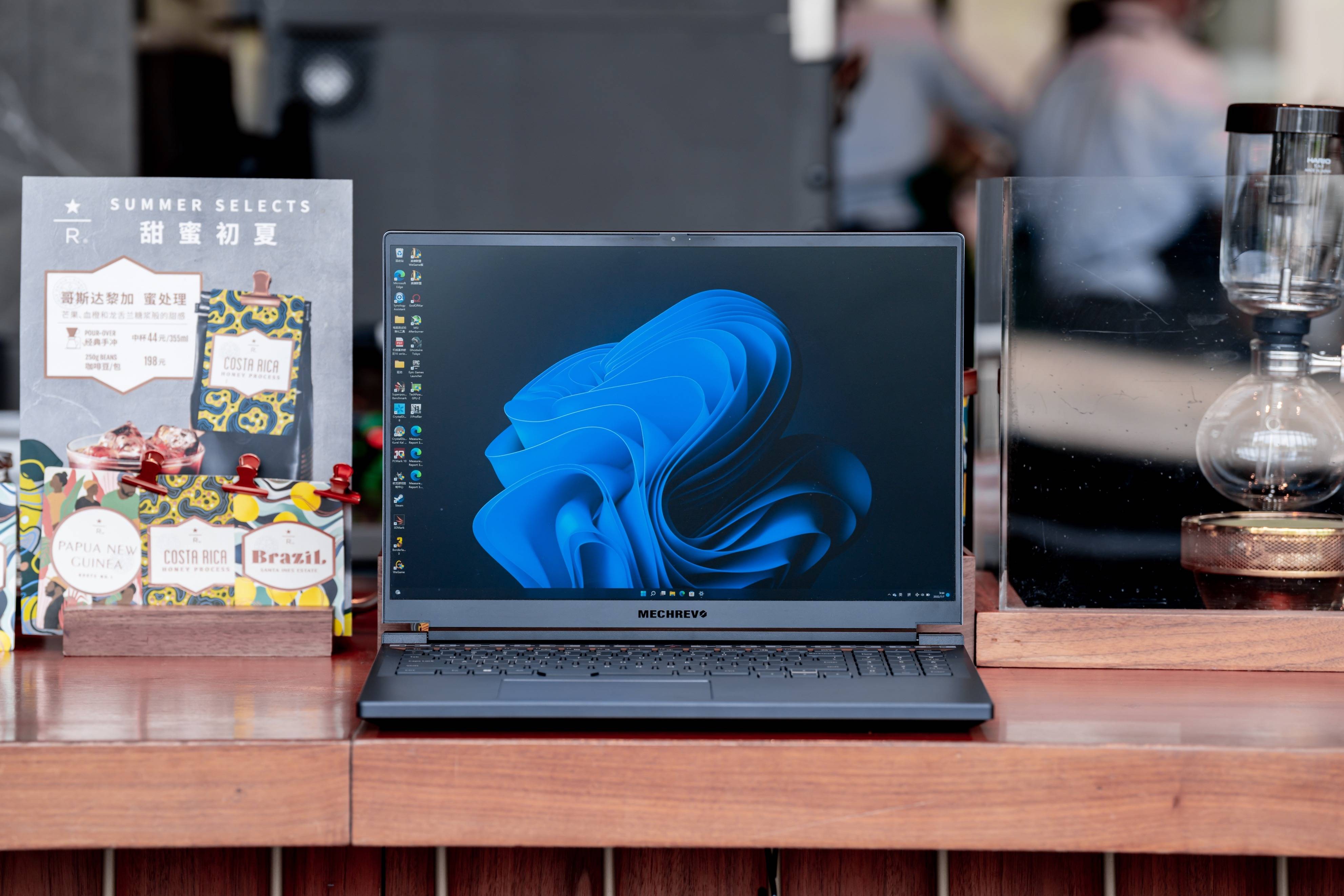 机械革命蛟龙 16:AMD 锐龙 7 6800H + 140W 满血 RTX 3060 的硬核游戏本