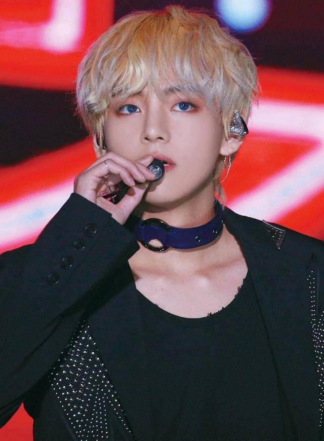 原创像本人眼睛一样超级适合蓝色美瞳的防弹少年团金泰亨以为是人偶