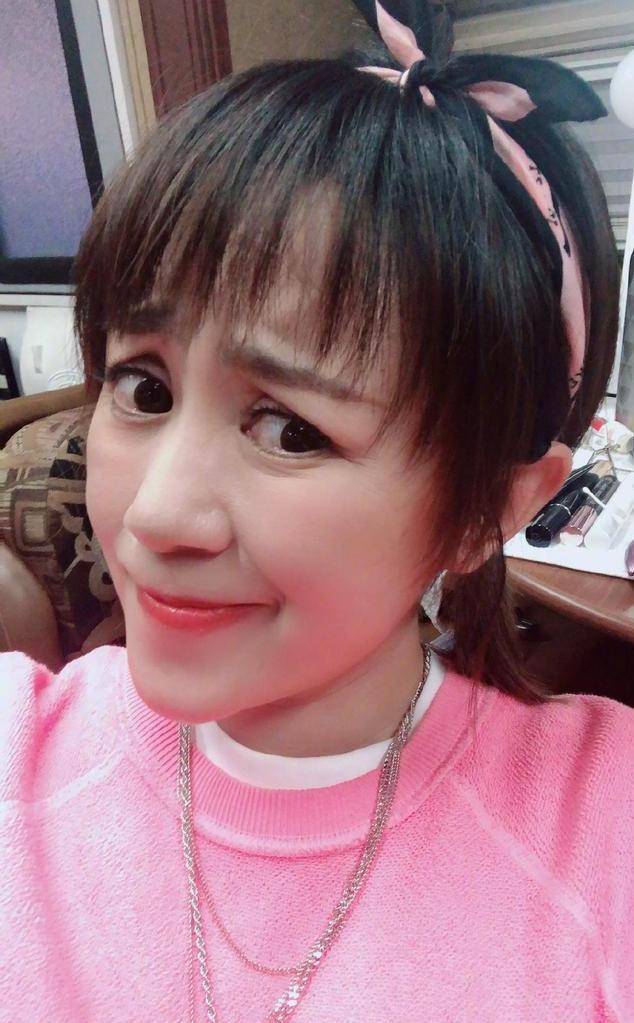 马丽和小11岁的老公外出,面部松弛显憔悴,网友直呼越来越像大妈