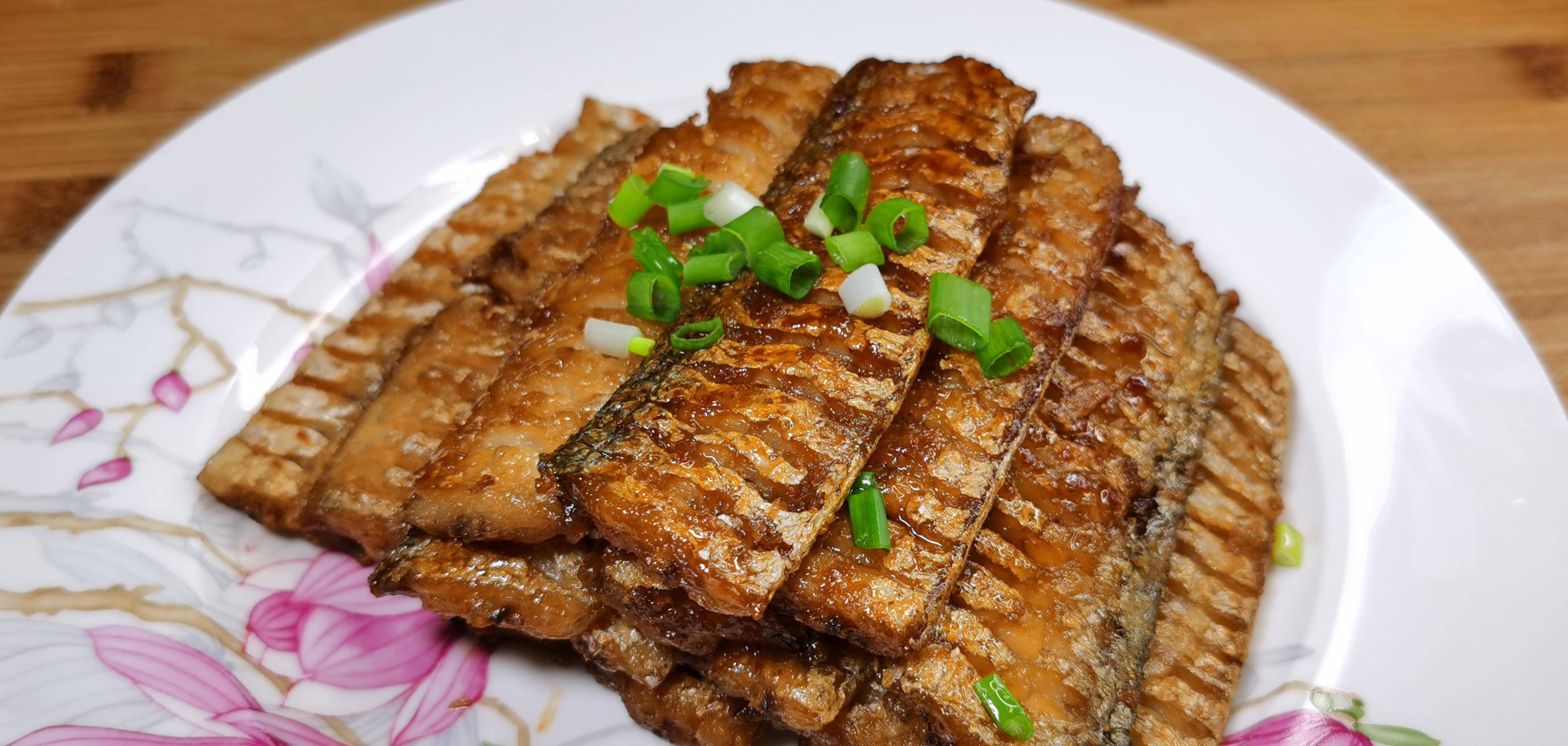 原创煎带鱼时破皮还粘锅教你实用小妙招酥香入味上桌就光盘