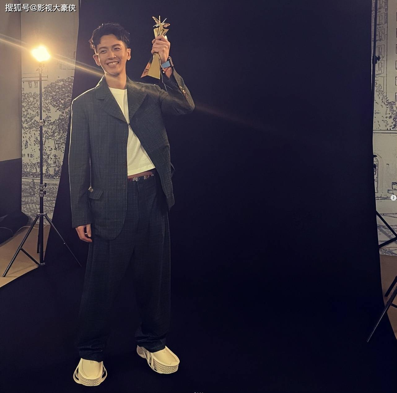 柯震东复出拿影帝,人民日报怒批:nars的每一件商品都有毒贩提成_du