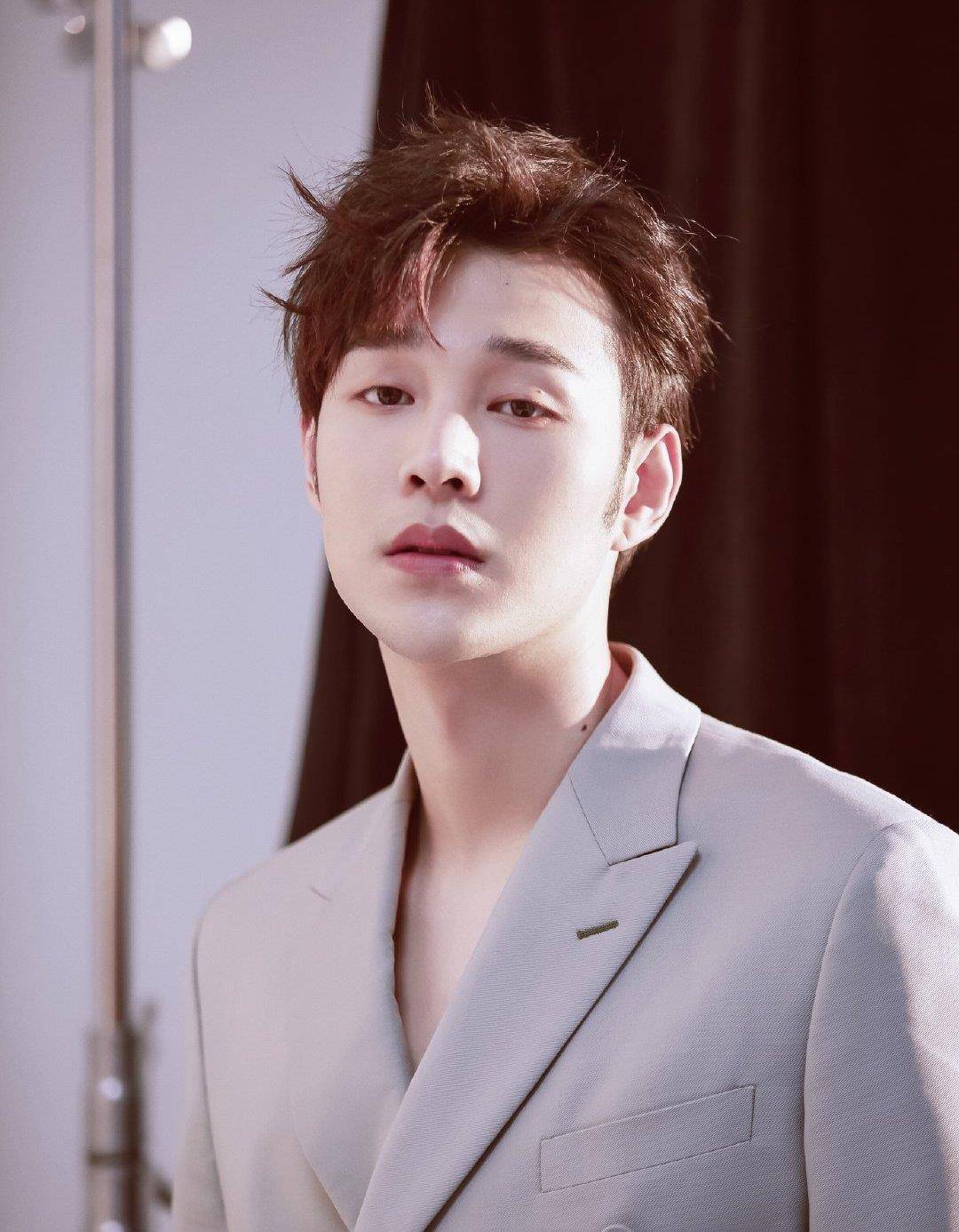 岛主袁昊笑起来太好看,目测要大火!_因为_指引方向_单眼皮