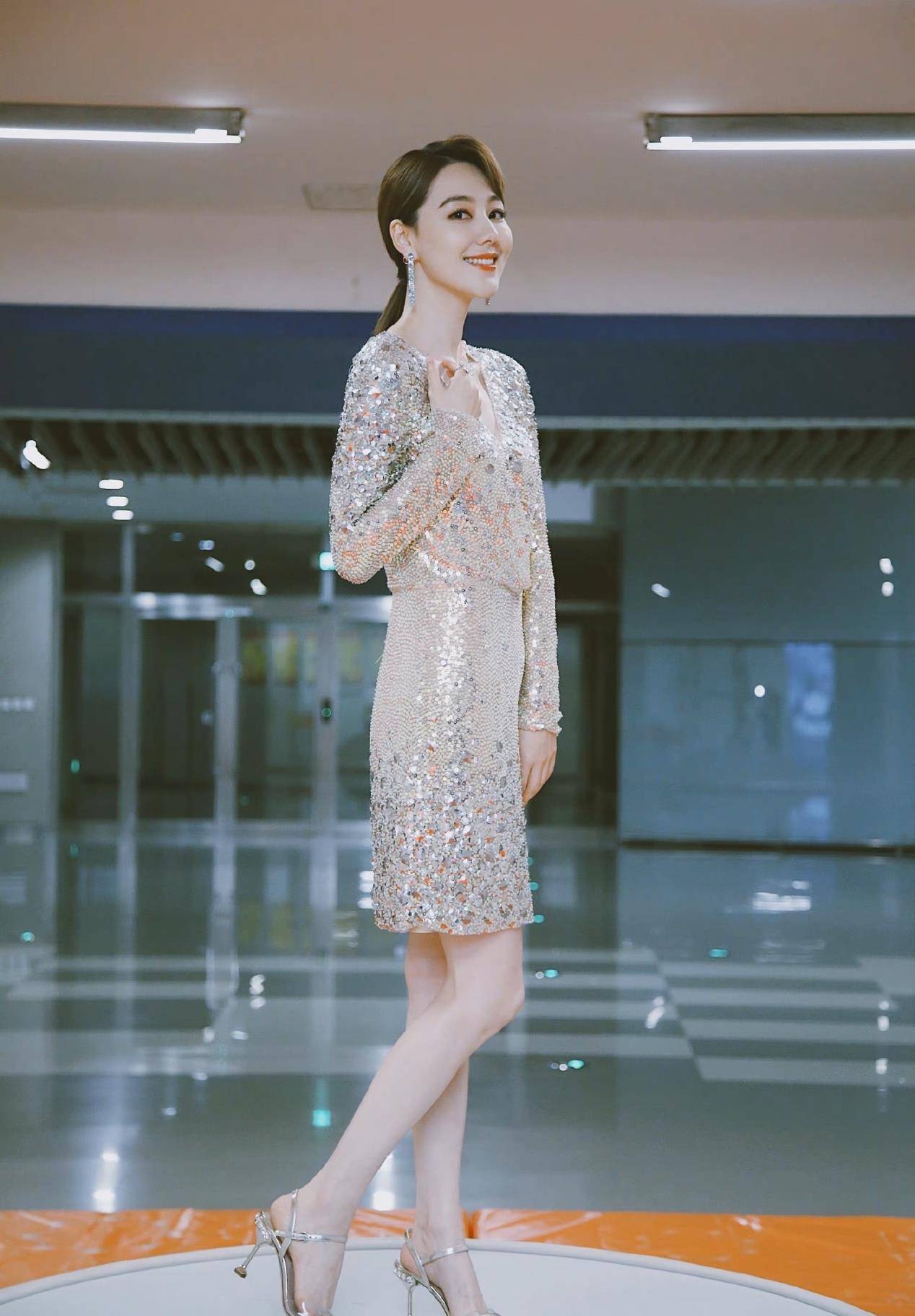 主持人王冠:两次从央视消失,与曹可凡传绯闻,38岁未婚也幸福_田明