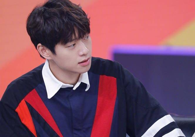 人红是非多除魏大勋遭粉丝训斥外已公开恋情的她还被粉丝跟踪