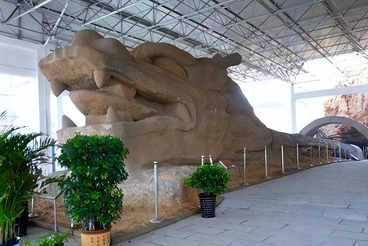 1988年,河北村民挖沙修房,挖出一条300多米的石龙,保存至今_因为_石头