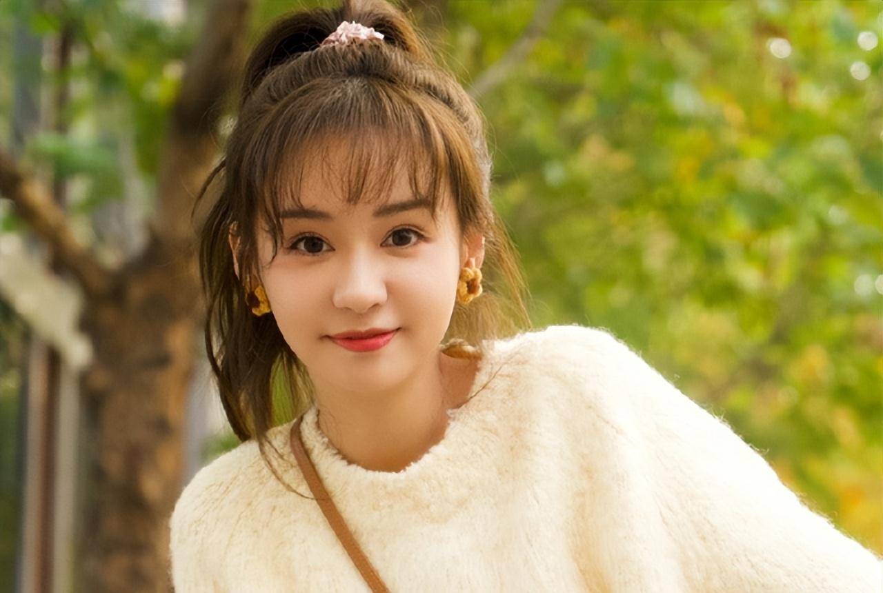 好资源都被那些大公司旗下的女演员挑走了,留给她的,只有一些残羹剩饭
