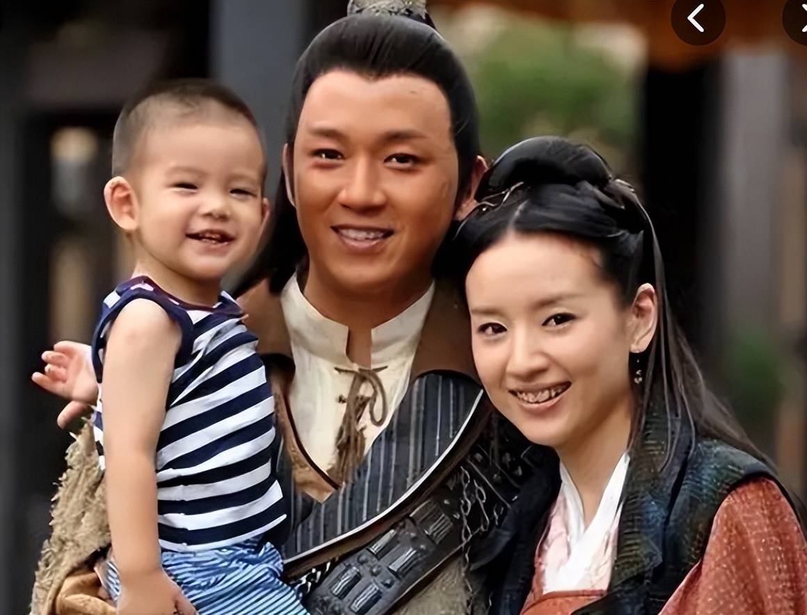 董洁儿子13岁清瘦但很帅气网友心疼潘粤明只能转发网友曝光照片
