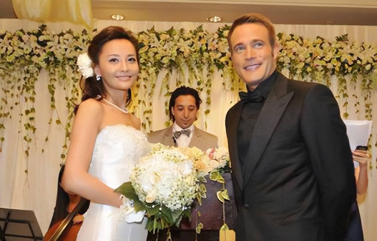 吴奇隆与马雅舒离婚13年他再婚做爸爸她嫁老外儿女双全