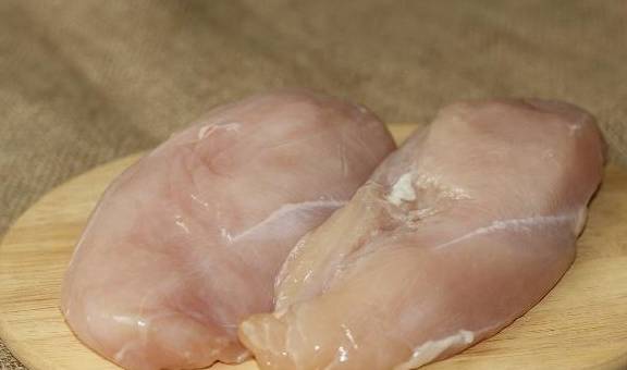 白水煮鸡胸肉煮几分钟能熟？健身、减肥的好食材，食用不当恐发胖