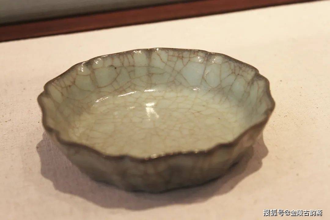 紫口铁足珍贵南宋官窑青瓷在香港故宫文化博物馆展出