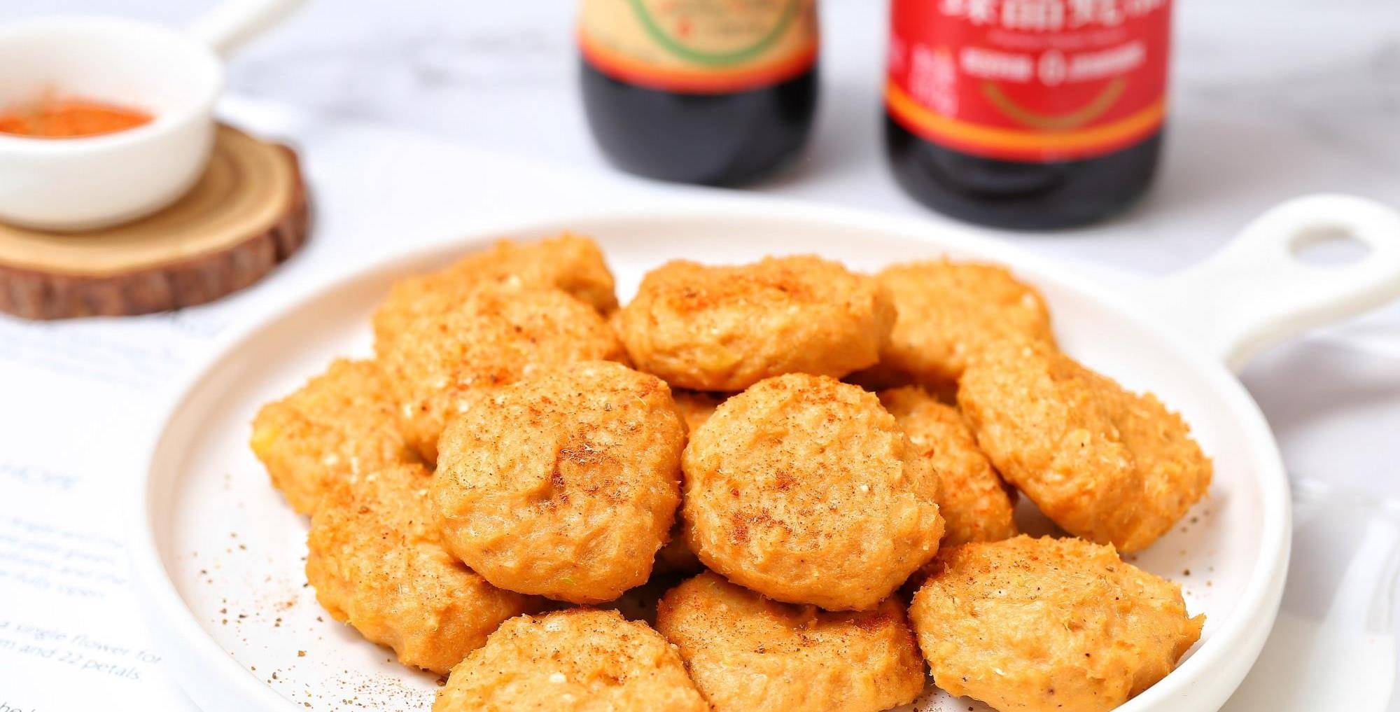 10秒教会你超好吃的土豆麦乐鸡块,蘸点番茄酱,孩子们超爱吃_完皮_麦辣