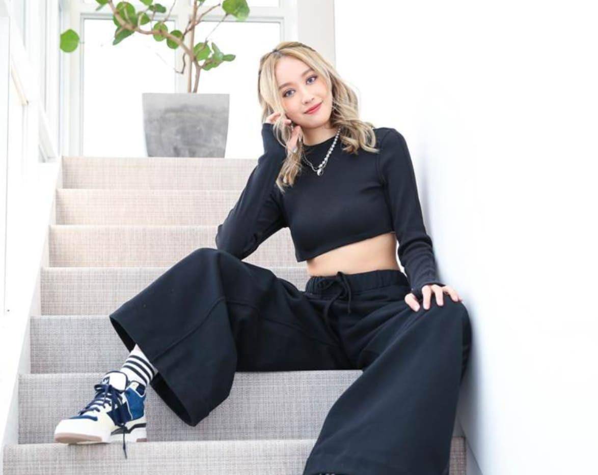 原创台湾歌手黄品源19岁女儿为了省钱买了变黑的熟香蕉