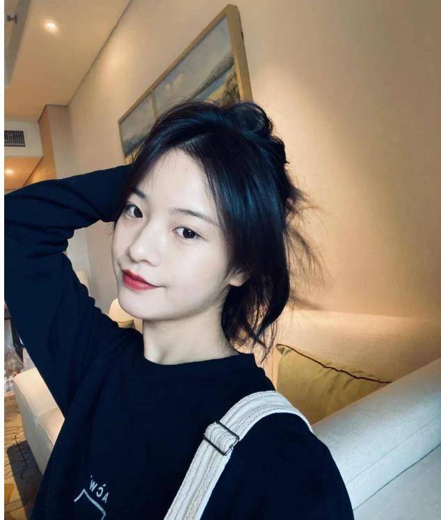 "京圈公主"李庚希:出演绝世美女被嘲,靠狂扇自己巴