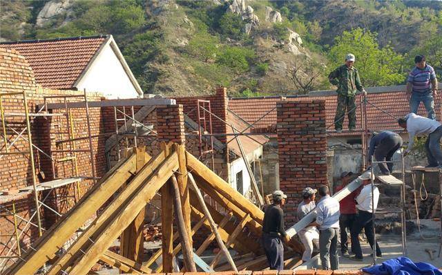 小产权房小产权房是指建造在集体建设用地上,违规对外出售的房屋.