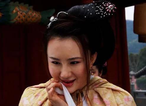 四,宁静2006年的电视剧《鼓上蚤时迁》,宁静出演潘巧云,与吴京,商蓉