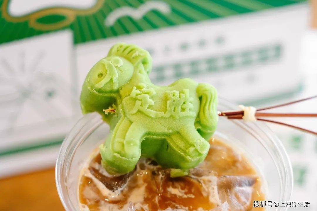 在徐汇滨江悠然小坐眺望宽阔的蓝天与江景无论是舒适的空间还是入口的