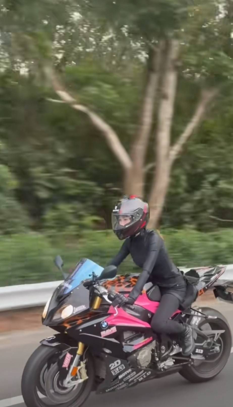 同时,痞幼也呼吁各位男性骑士,珍爱与你们一起爱好机