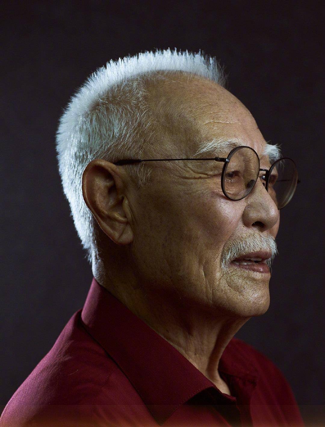 另外一位男演员张勇手,也很值得说道.张勇手,堪称是妈妈辈的不老男神.