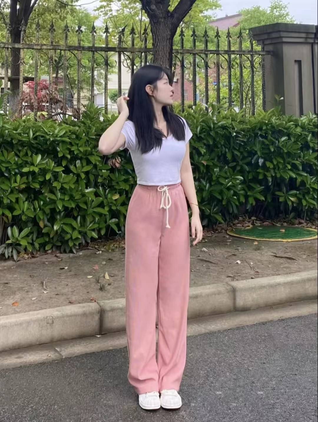 有点微胖的女孩穿什么样的衣服好看