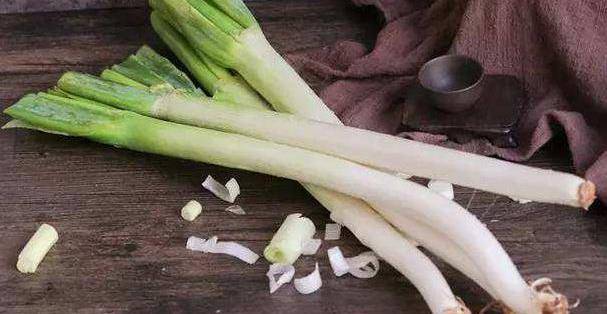 原创十分钟就能做好的家葱烧油虾肉质鲜嫩葱香扑鼻