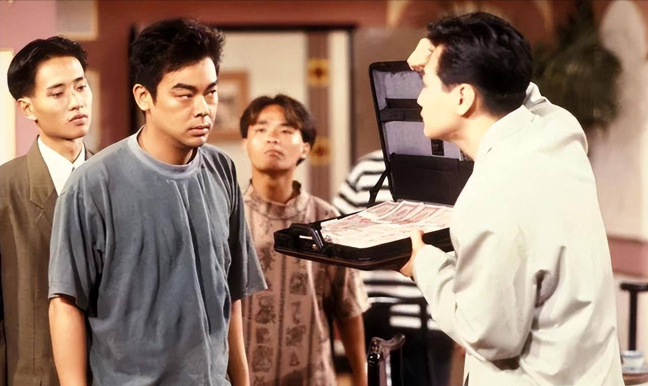 1992年,他以28岁的年龄出演韦家辉《大时代》里的方展博,真正大火.