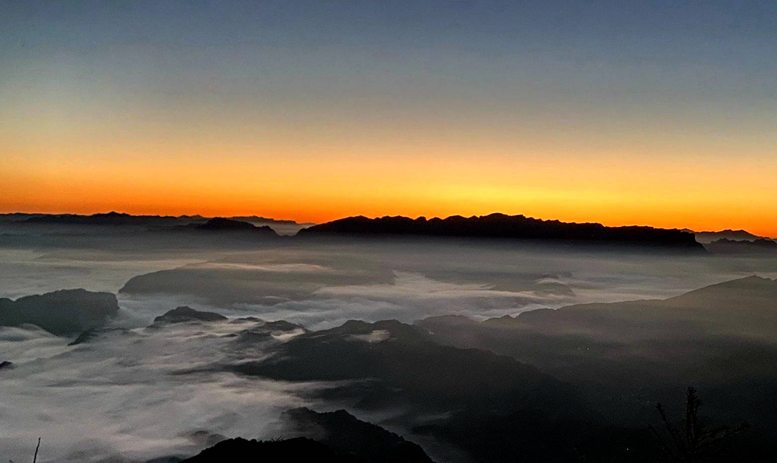 原创美翻了望远山云海日出宛若仙境让人一眼为之着迷一起来看看