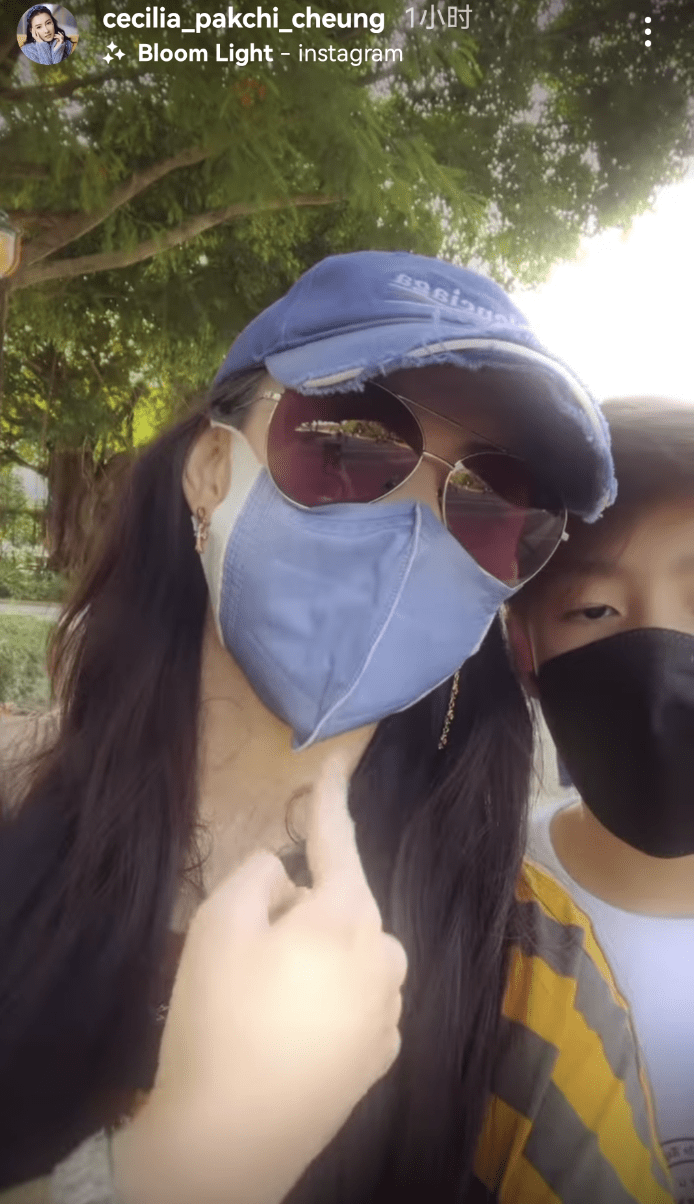 张柏芝带次子外出,让小Q拎所有物品不溺爱