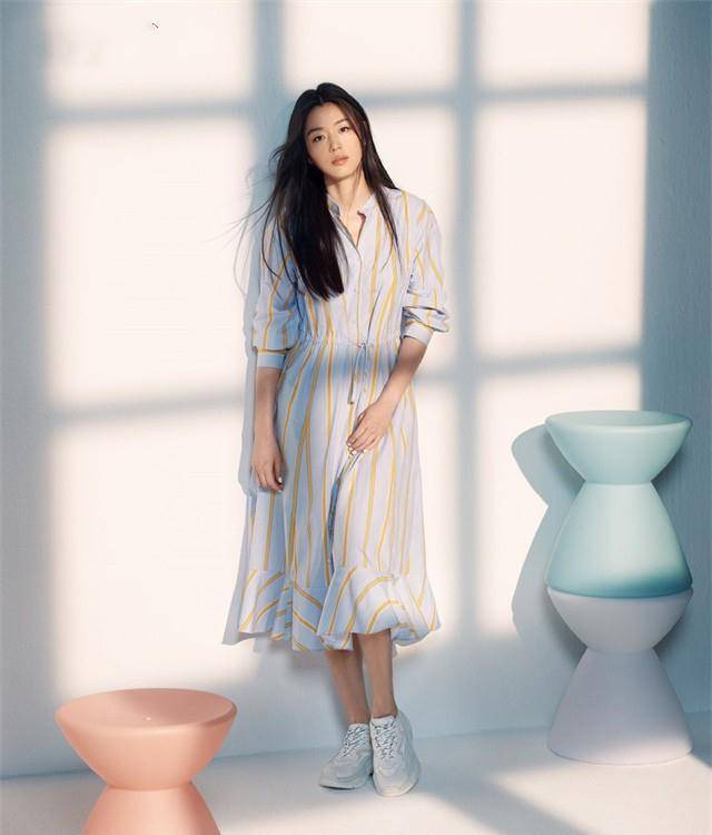 不只在韩剧里私底下也超会穿全智贤的夏季穿搭气质又高级