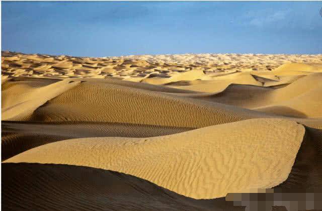 中国最美的沙漠公路，全程有108个水井，住着108对“特殊”的夫妻