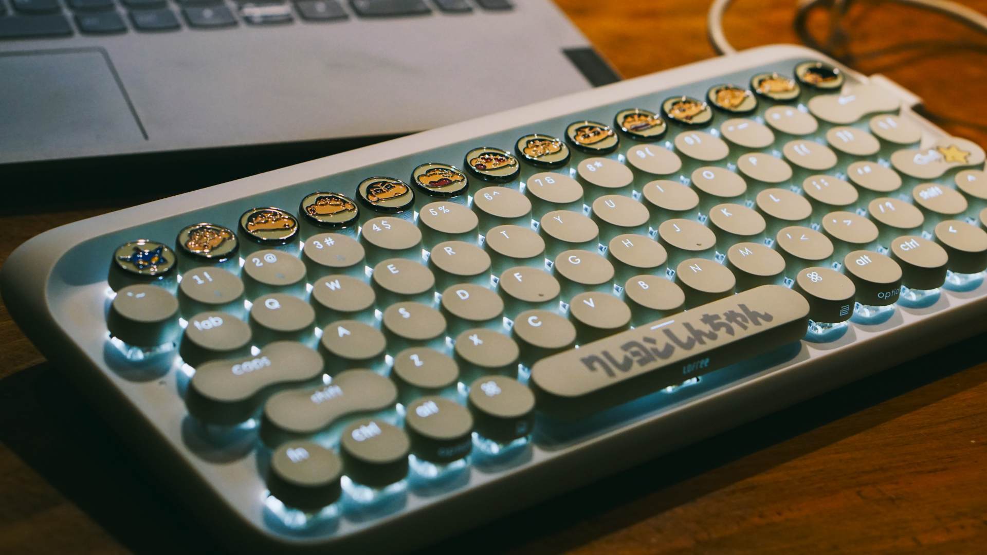你回来啦！Lofree洛斐蜡笔小新机械键盘体验：很难不爱啊！