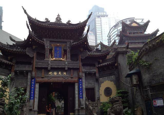 重庆地段最“值钱”的寺庙，四周全是热门商业区，门票却只需10元
