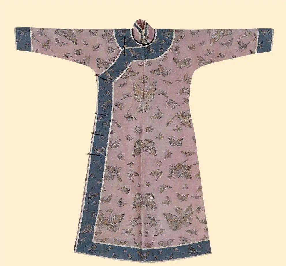 旗袍的倾城之美,摇曳生姿之中,包裹着本应包裹的最后一抹性感!