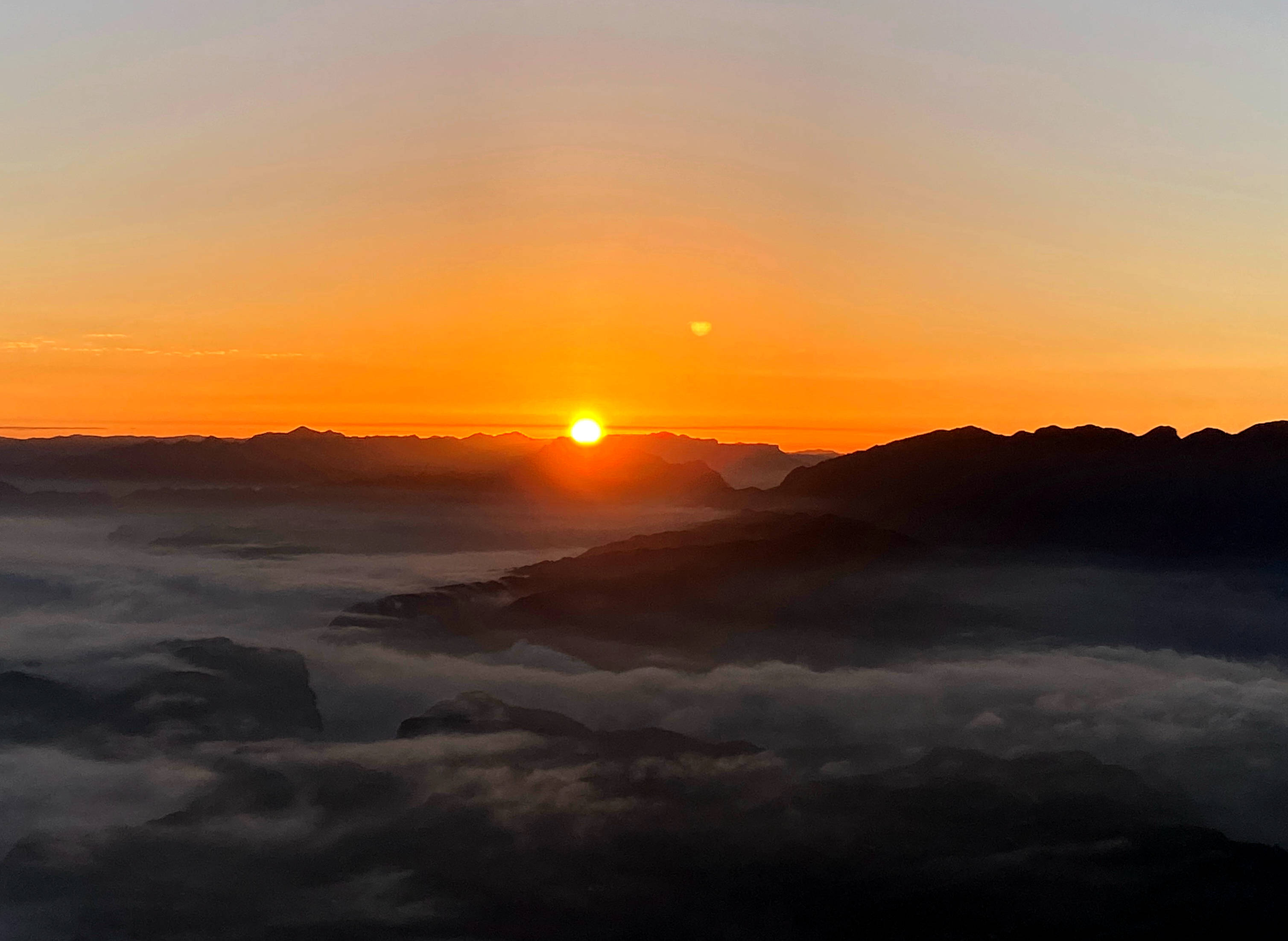 原创美翻了望远山云海日出宛若仙境让人一眼为之着迷一起来看看