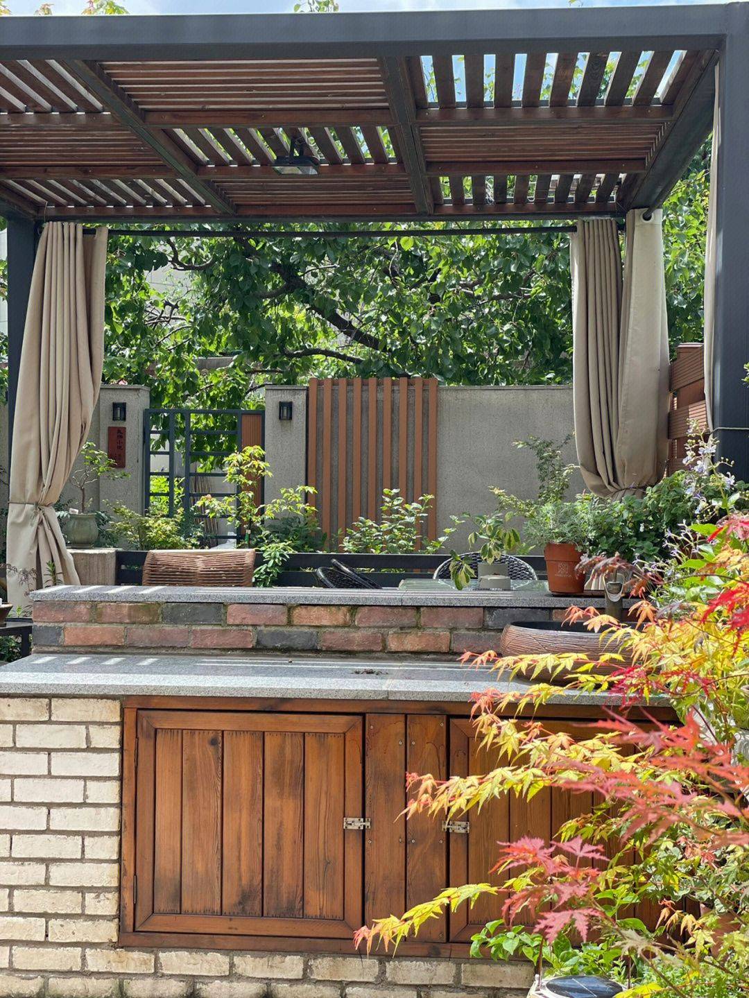 67花3年时间折腾一个低维护的小花园院子这样装太适合懒人了