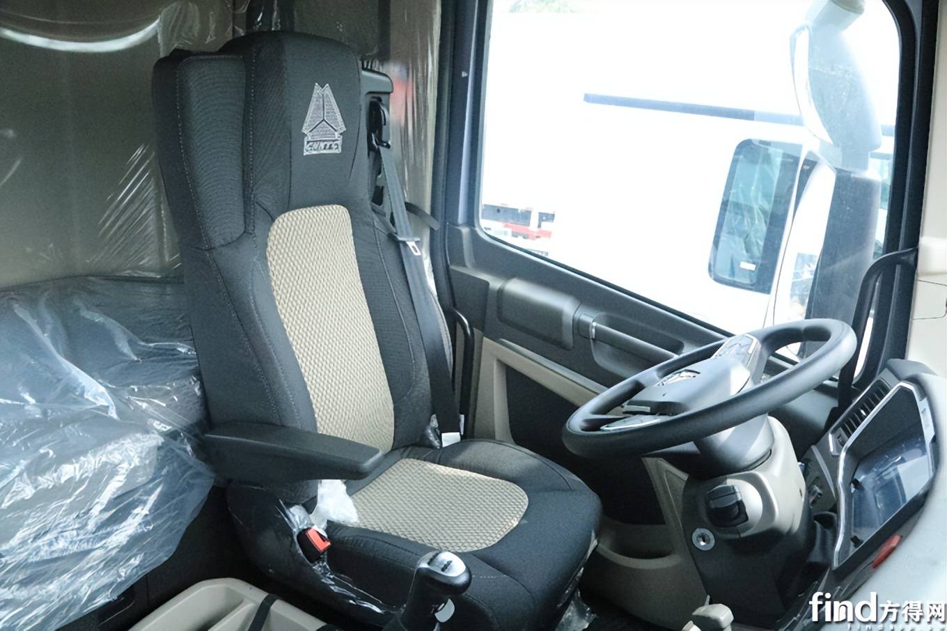 想要高配又预算不足中国重汽豪沃max都给你解决了