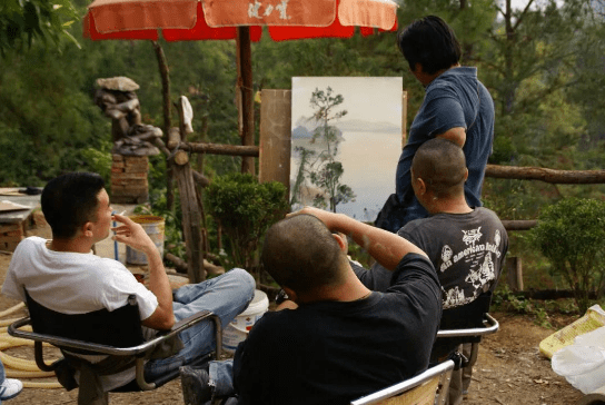 一位广美教师扎根山野30年只为创作一件作品