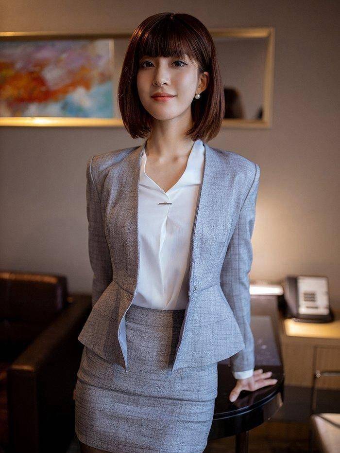 原創美女圖集職場女性最好的入門單品簡單又自帶氣場穿出高級氣質