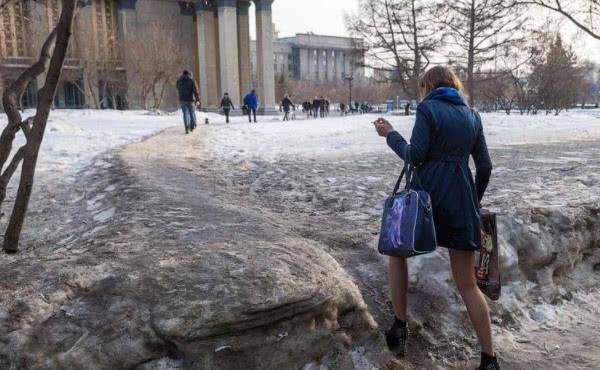 俄罗斯天气很冷，为何当地女孩还穿短裙？美女说出原因