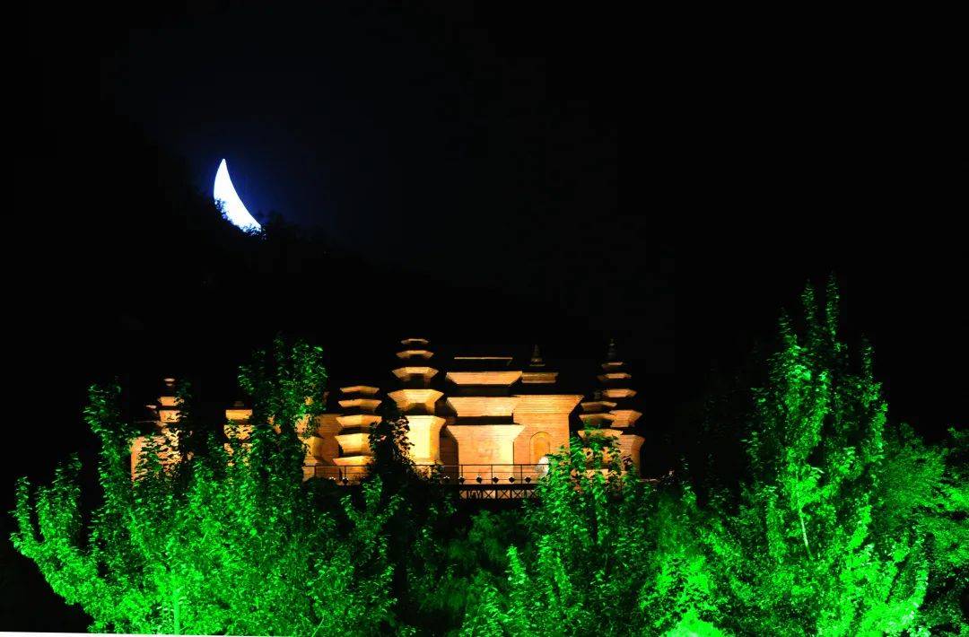 《禅宗少林·音乐大典》是由谭盾,梅帅元,释永信,易中天,黄豆豆五位