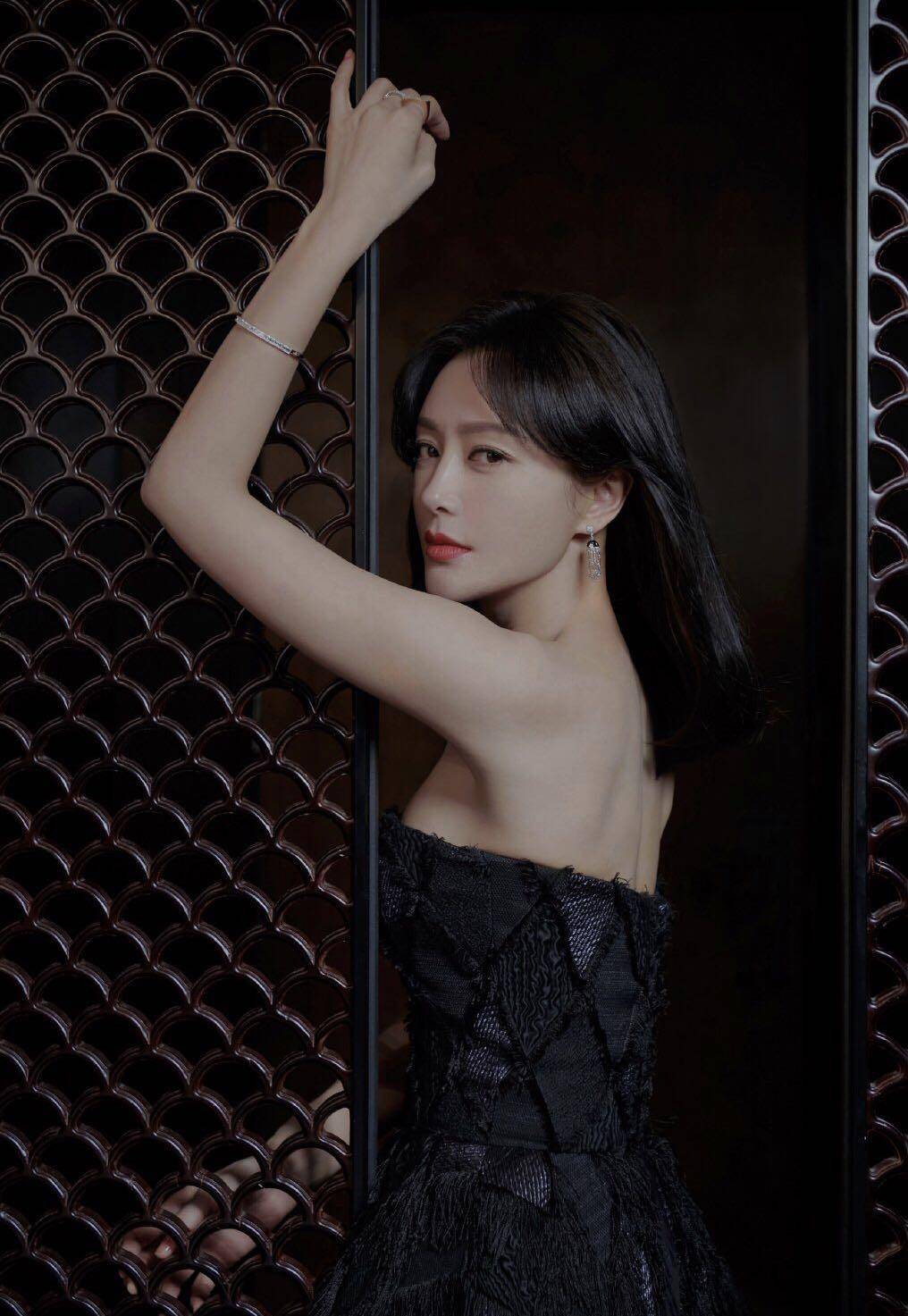 原创秦岚真的太会穿了礼服裙美得太高调每一套都超美显气质