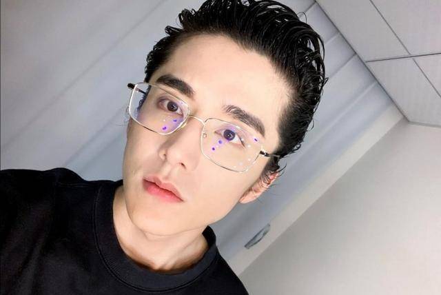 以上6位撩起头发的时候,把刘海梳起来的他们,屏幕前的你认为谁最有