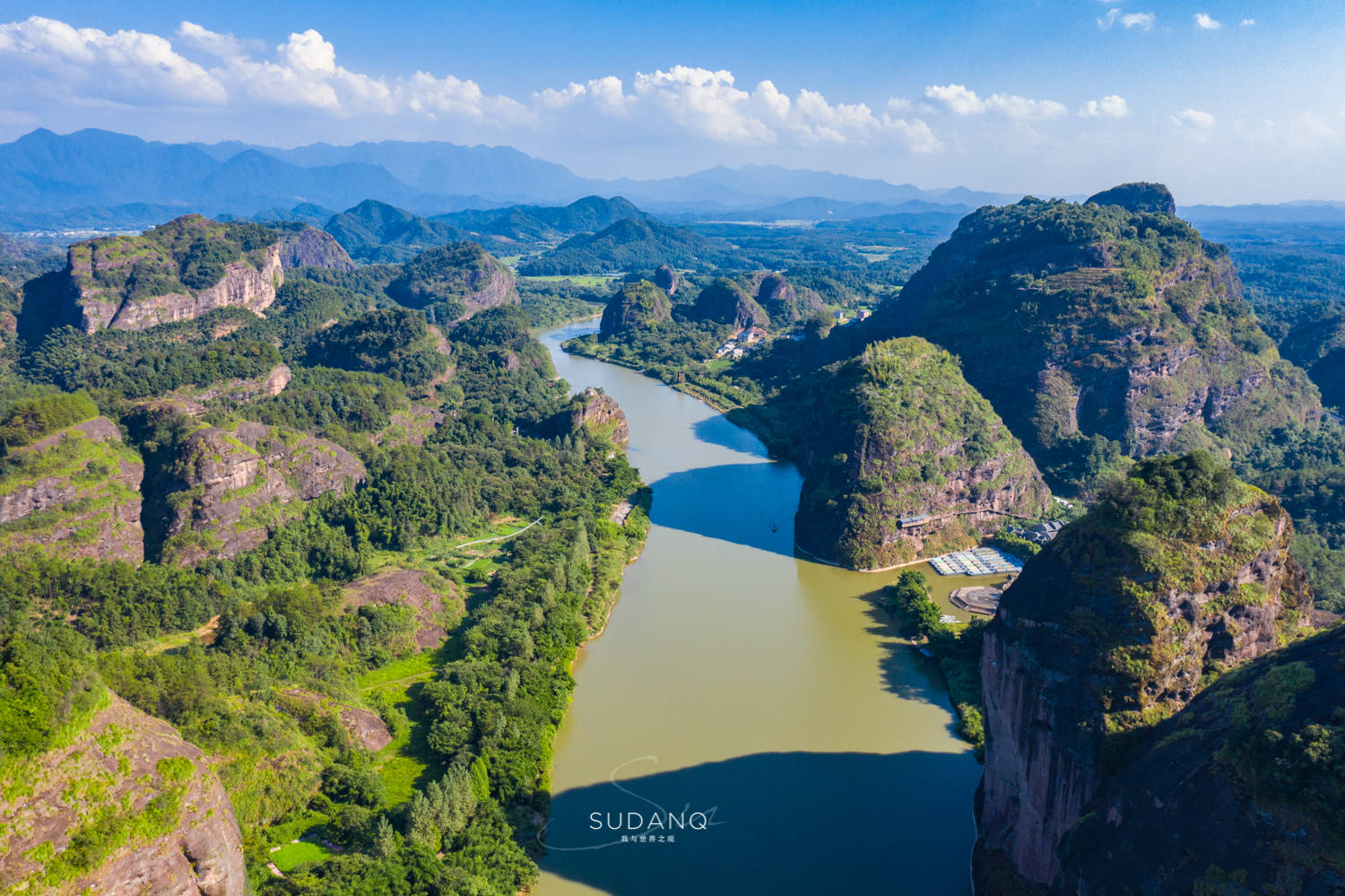 据不完全统计,在龙虎山风景名胜区内共有崖墓200多座,主要分布在水岩