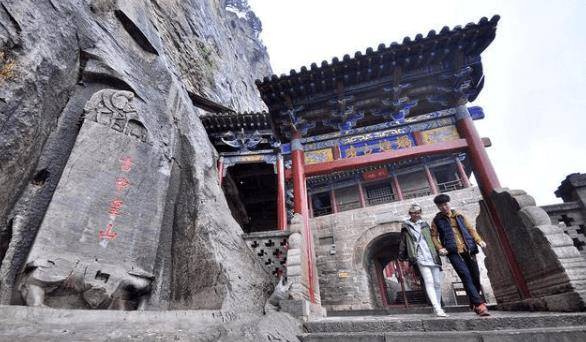 河北的千年悬空寺，只用9根铁锁支撑，已存在1450年，就在邯郸