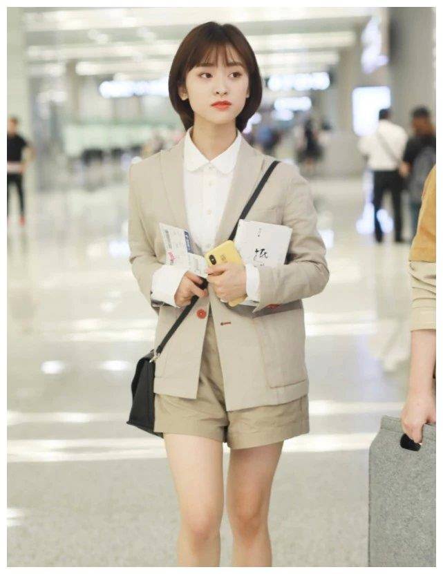 不容易,沈月终于找到自己的风格,学院风穿搭美成日系小姐姐!