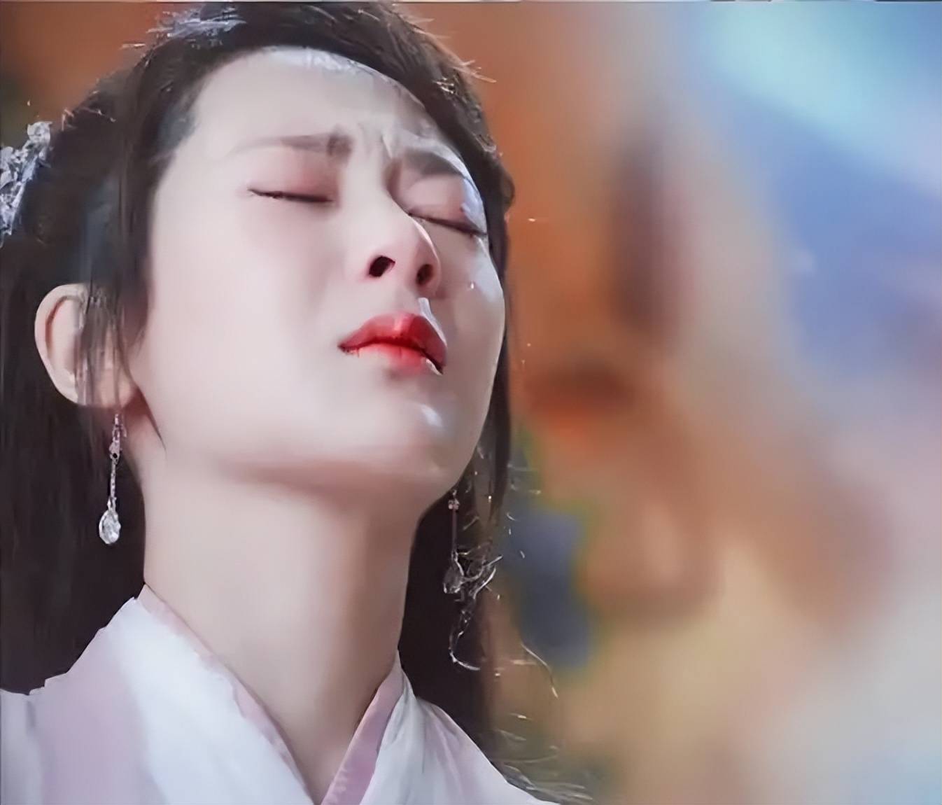 同样被打晕变斗鸡眼 把赵露思跟杨紫对比 差距就出来了_演技_戏份_颜