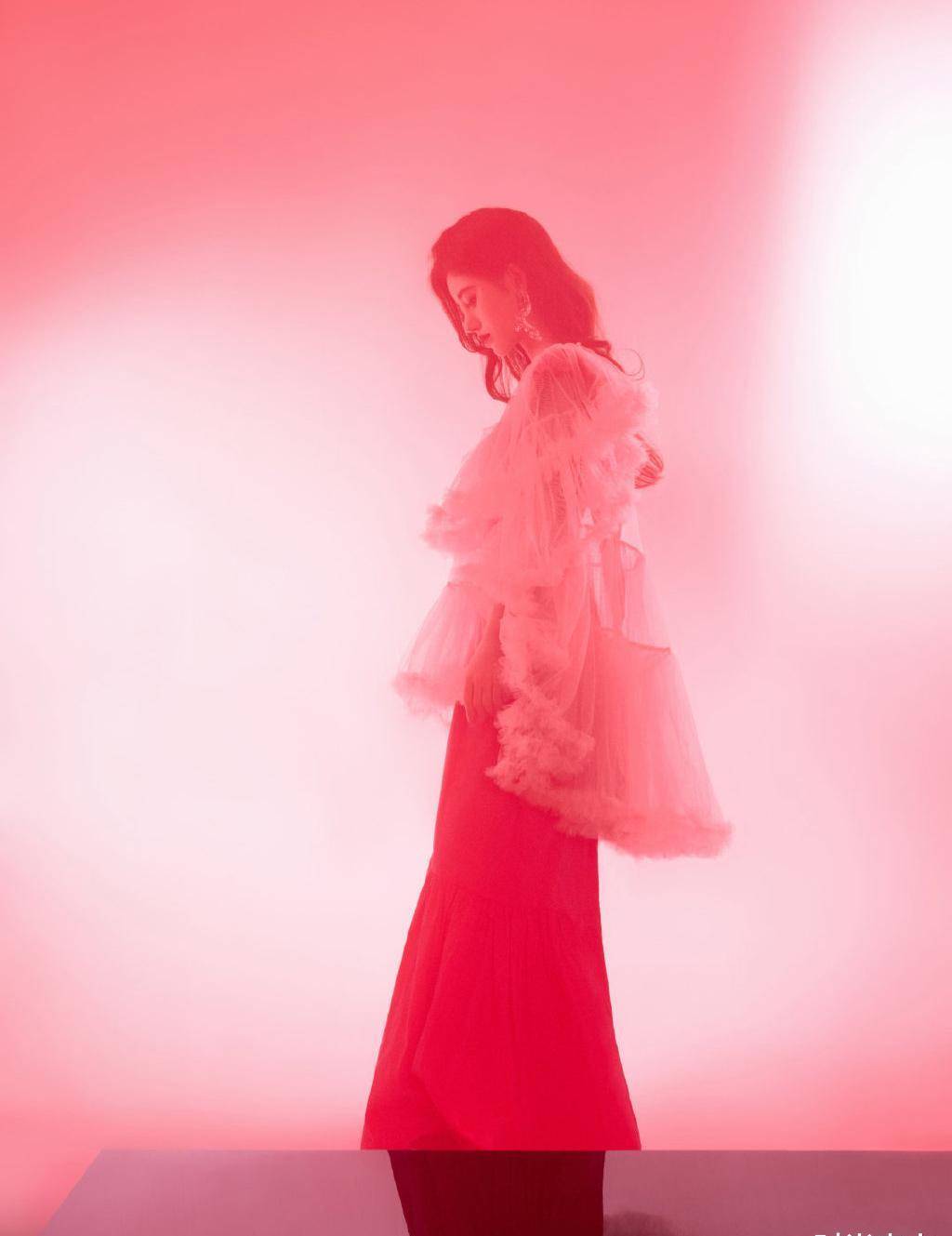 原创被鞠婧祎电到了穿轻纱裙长发披肩唯美仙气浑身都散发着甜味