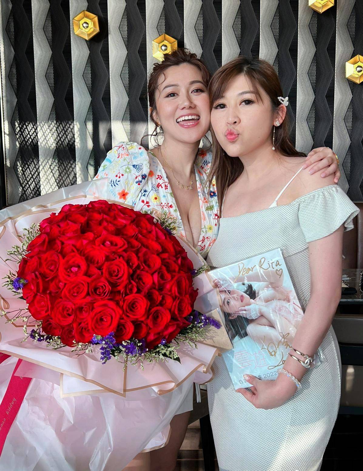 tvb前女艺人白云出写真集港姐朱晨丽到场支持美貌不差后者